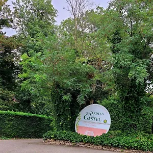 Les Jardins Du Castel Annick Et Jean Paul Hébergement de vacances Saint-Georges-d'Esperanche